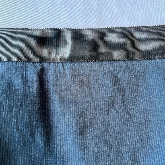 Theory Thais pencil skirt with subtle navy stripes - Picture 5 of 11